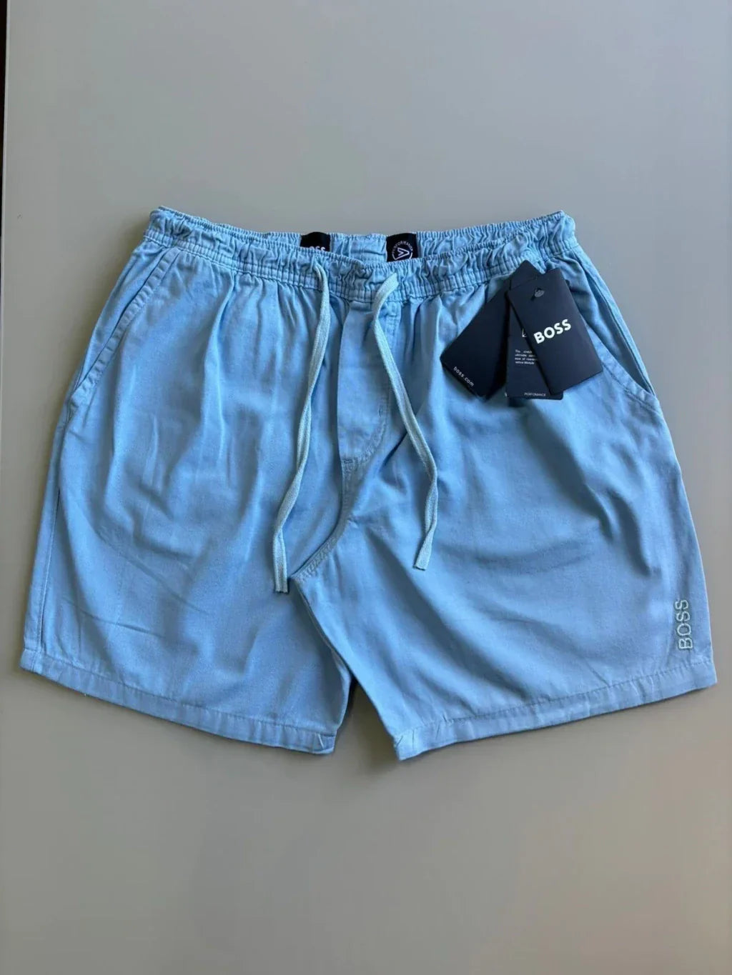 (PAGUE 4 LEVE 6) Shorts Mauricinho Hugo Boss.